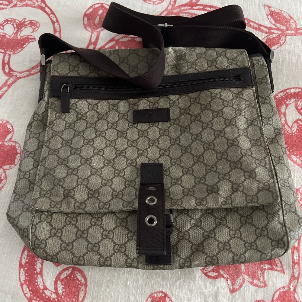 Gucci Brown Messenger Bag with Iconic Design